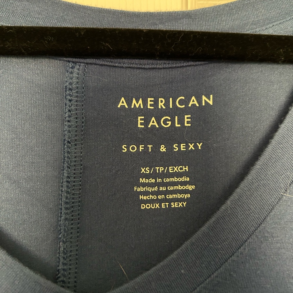 American Eagle Outfitters Navy V-Neck Pocket Tee - Picture 3 of 3